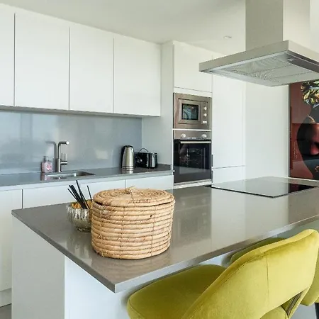 Oasis 325 Penthouse Apartment