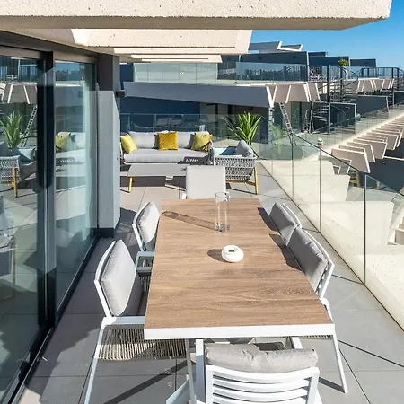 Oasis 325 Penthouse Apartment *