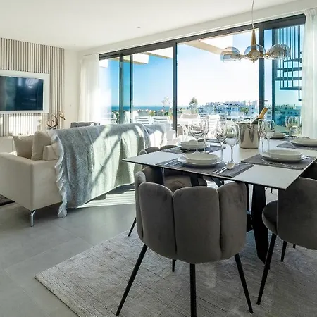 Oasis 325 Penthouse Apartment *