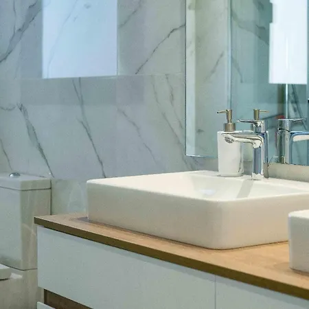 Oasis 325 Penthouse Apartment *