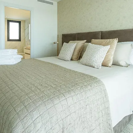 Oasis 325 Penthouse Apartment