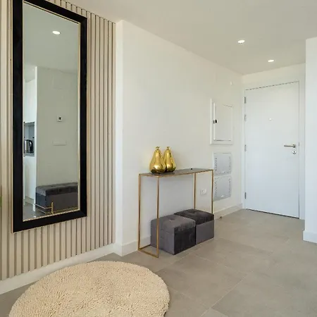 Oasis 325 Penthouse Apartment *